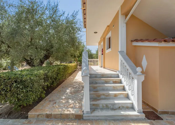 Dimaras Zakynthos בית הארחה 3*